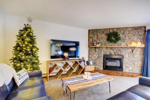 Historic District Appartement | Walk to Ski Resort Breckenridge Condo with Hot Tub!