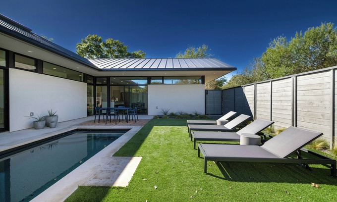Travis Heights Maison | Walk to SOCO + Private Pool - Ember A!