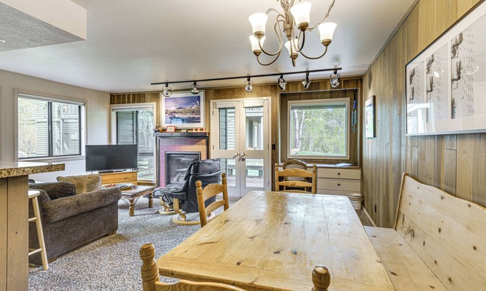 Elkhorn Copropriété | Walk to Sun Valley Village: Condo w/Deck!
