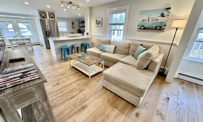 Manchester-by-the-Sea Maison | Walk to town/beach/pickleball courts; cozy & clean