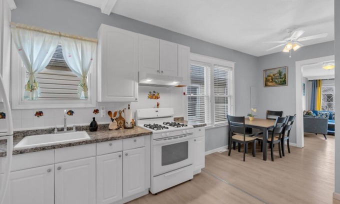 Keansburg Maison | Walk to the Beach from this Beautiful Beach Cottage!