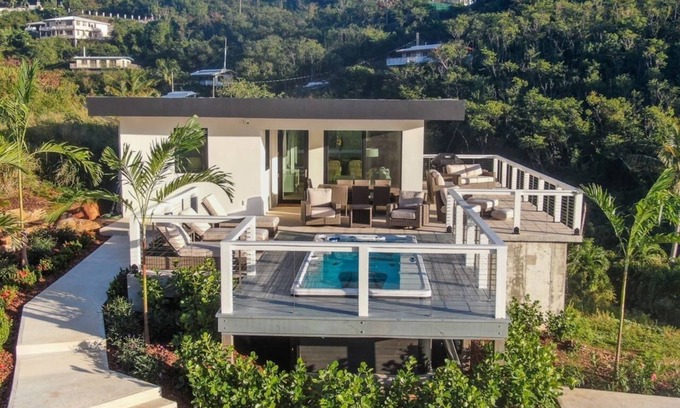 Estate Frenchman Bay Villa | Walk to the Beach - POOL - Pickleball Court!