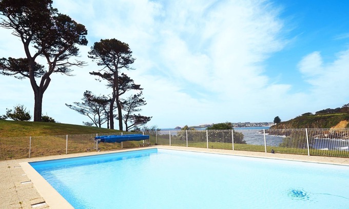 Locmaria-Plouzane Maison | Walk to the Beach! Rustic + Comfy House