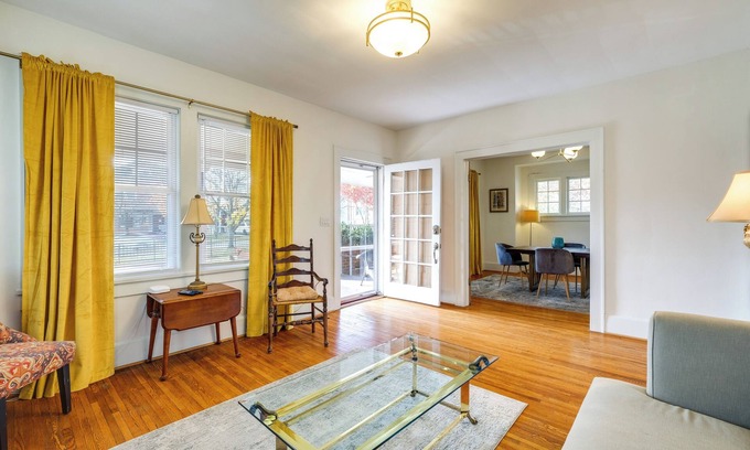 Roanoke Appartement | Walk to The Grandin Theatre: Roanoke Unit w/ Yard!