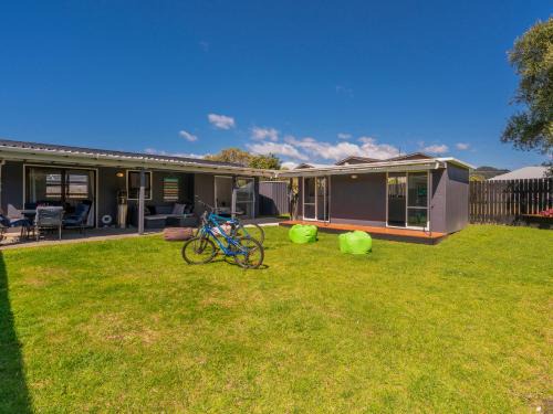 Whangamata Maison | Walk to the Water - Whangamata Holiday Home