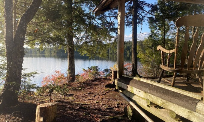 Beddington Cabine | Marche pour cette cabane au bord du lac isolé dans DownEast Maine