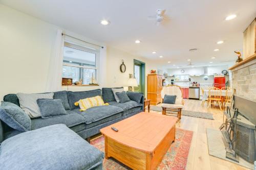 Cheboygan Maison | Walk to Trail and Mullett Lake Cottage with Yard!