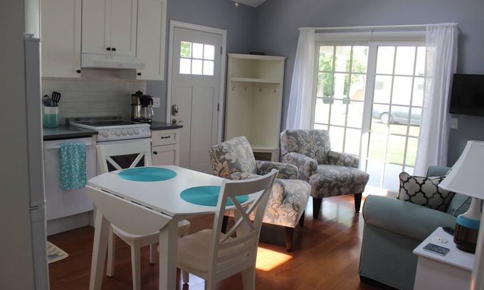 Newport East Appartement | Marchez vers deux plages!