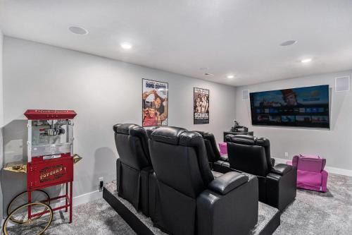 Gretna Maison | Walk to Water Park Game Room & Movie Theater