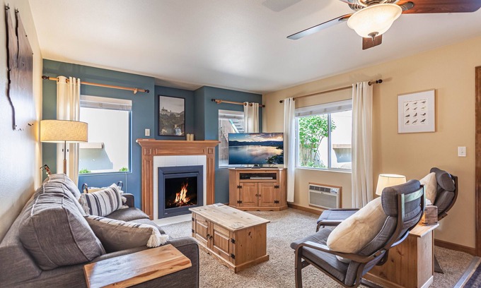 Downtown Leavenworth Copropriété | Now Booking Summer! Free Parking,Grnd Floor Condo, Walk to Downtown!