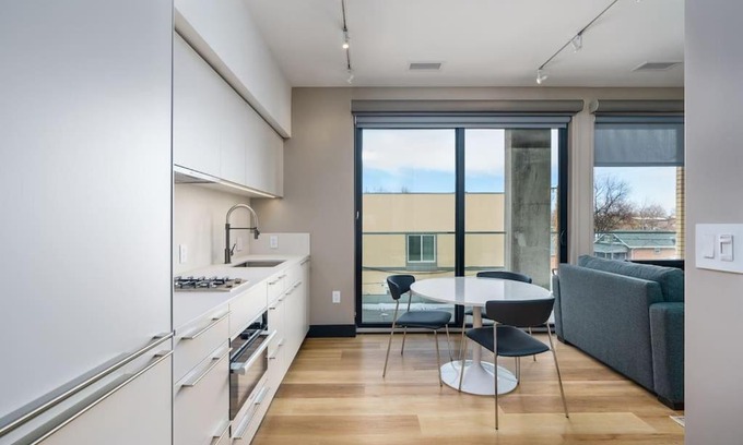 Berkeley Maison | Walk Trendy Tennyson From Our Flat &Roof Top Patio
