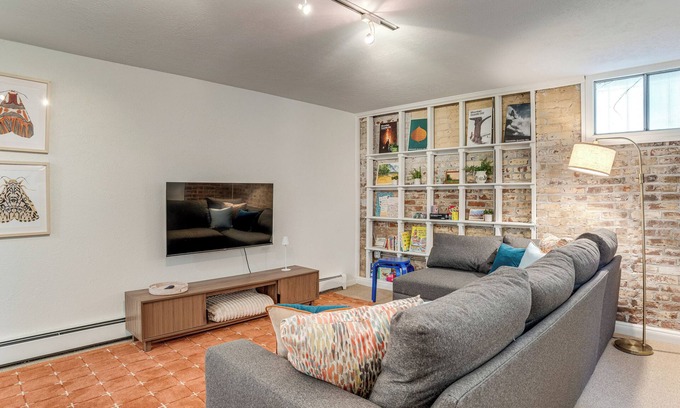 Cheesman Park Appartement | Walkable Apt w/Off-Street Parking in Cheesman!