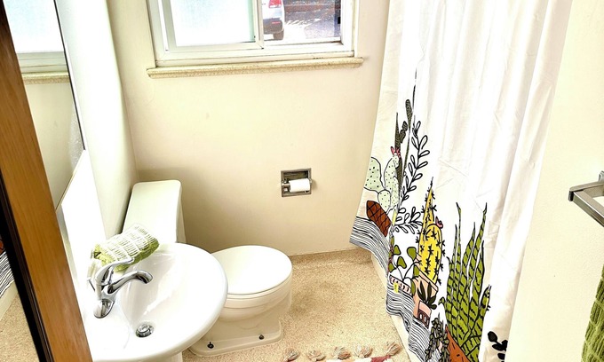 Barths Appartement | Walkable, bright 2BR charmer in the heart of Wheat Ridge near Lo-Hi
