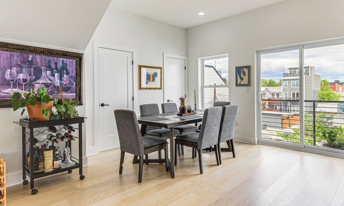 Park View Copropriété | Walkable Columbia Heights Condo w/ Rooftop Deck!