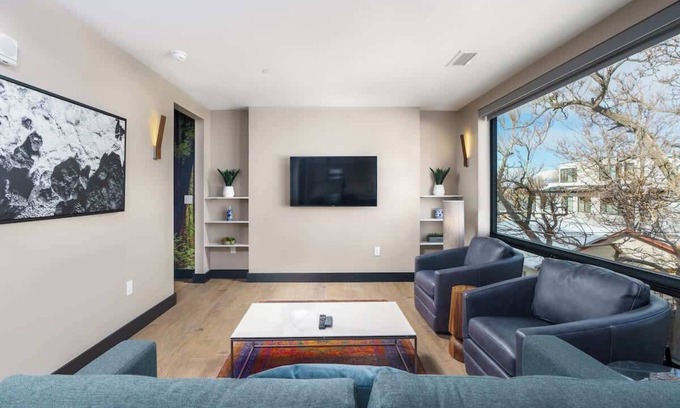 Berkeley Hôtel | Denver Flat w/Amazing Walkability & Roof Top Patio