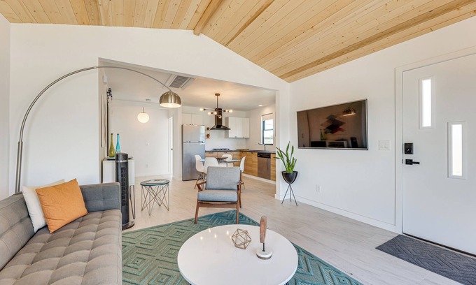Downtown Maison | Walkable Downtown Chandler Oasis w/ Private Patio