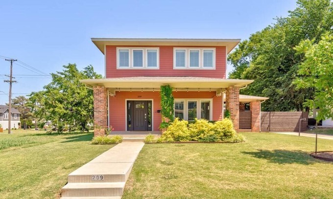 Lincoln Terrace Maison | Modern Home w/Downtown Views Covered Patio & More!