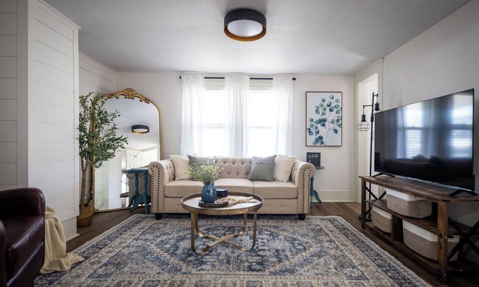University Circle Appartement | Walkable to Everywhere in Little Italy- Near CWRU, Cleveland Clinic Main Campus