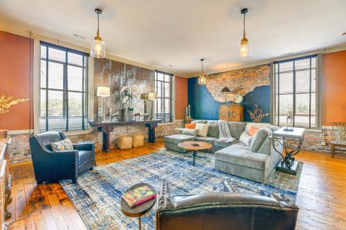 Wytheville Appartement | Walkable Wytheville Loft on Main Street!