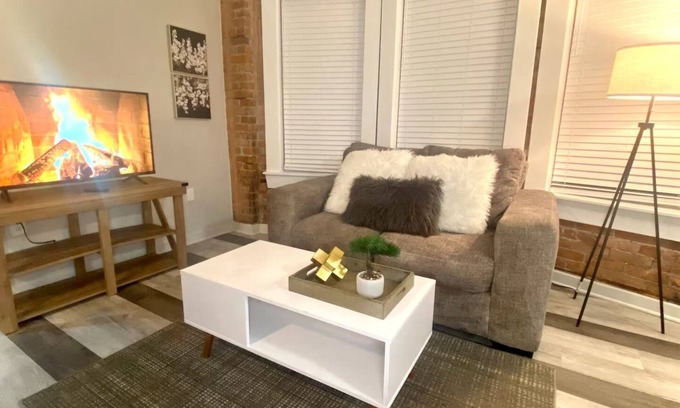 Midtown Appartement | ~Walking distance--DMC/Perfect for Monthly stay