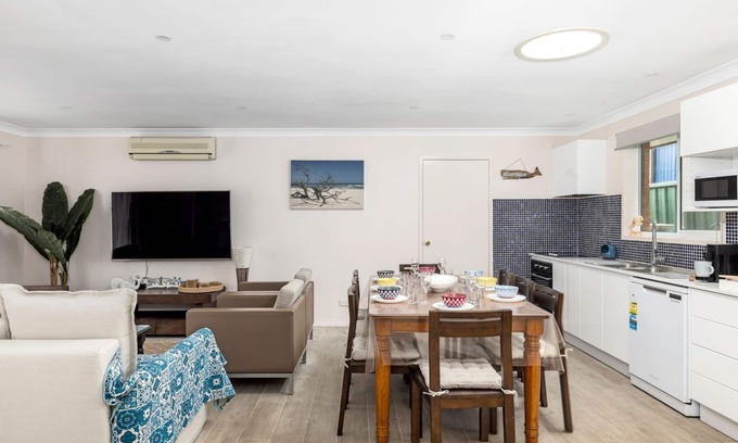 Anna Bay Maison | Walking Distance to Birubi Beach