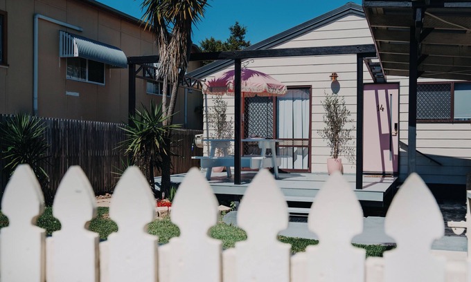 Yeppoon Maison | Walking distance to shops and beach, Pet friendly
