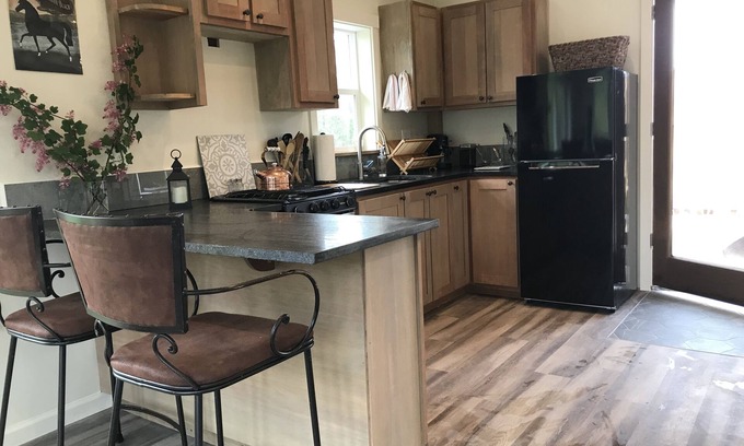 Vashon Island Appartement | Walking Distance to the town of Vashon, fireplace, patio, bbq...