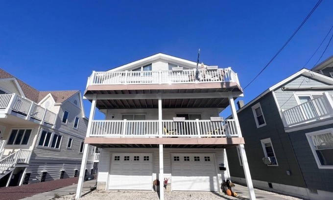 Townsend's Inlet Maison | Walking distance to great Southend beach, stores, restaurants, marinas..and more