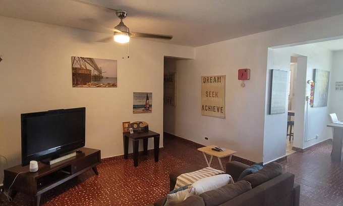 Aguadilla Pueblo Maison | Walking Surfers nQuiet and comfortable house near to beaches and restaurants.