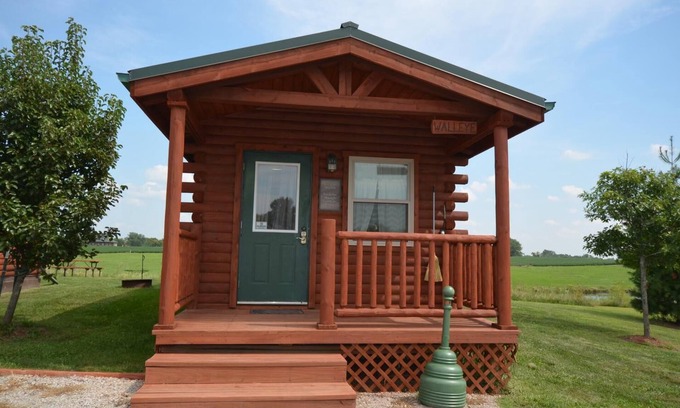 Moravia Cabine | Walleye - Sleeps up to Five