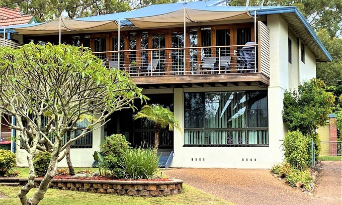 Salamander Bay Maison | Wanda Pet Friendly Beach Retreat