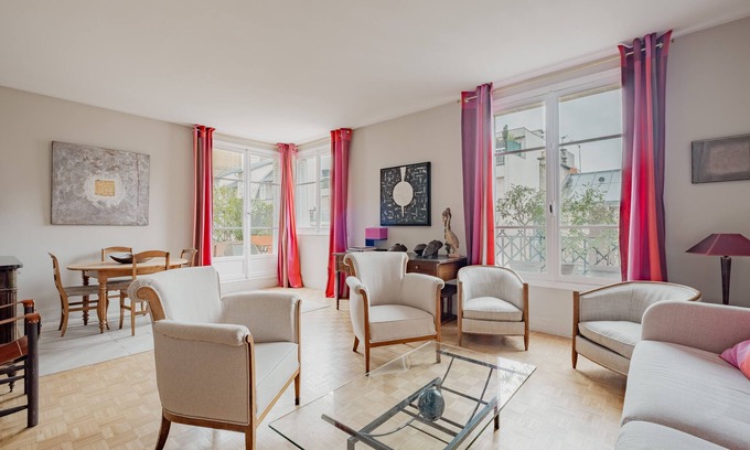 Saint-Lambert Appartement | Wanderer's Retreat, by Veeve