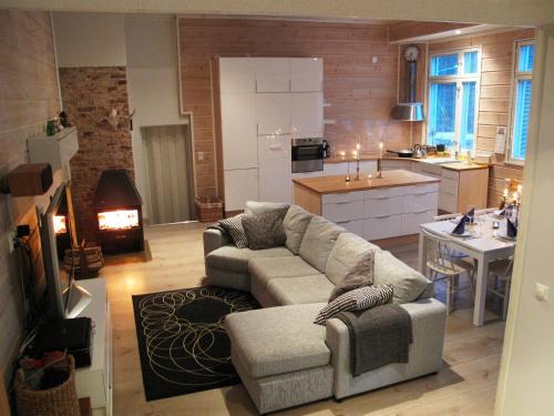 Reittio Appartement | Wanha Koulu Tahko Unelma, 4mh, Palju, Sauna, Tupakeittiö, Wifi, Liikuntasali, RinteetSpaRavintola 6km, Lemmikit OK, Edukas