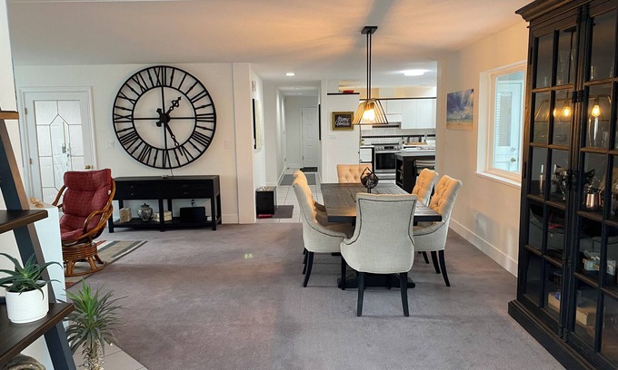 Surrey Maison | Warm and charming pet friendly home in Crescent Village and steps to the Beach.