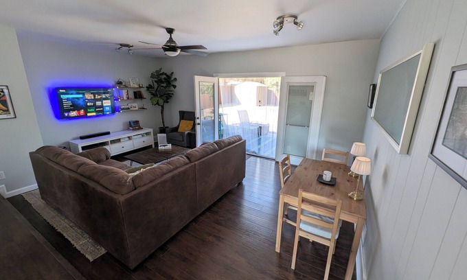North Austin Civic Association Maison | Warm and Welcoming 3 Bed House in North Central Austin