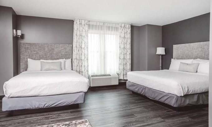 Zion Hôtel | Warm Boutique Vibes with Firepits l Near Shiloh House & Lake Michigan