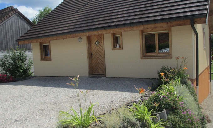 Clairvaux-les-Lacs Maison | Chaleureux gite Clairvaux les lacs - 200 m de la plage