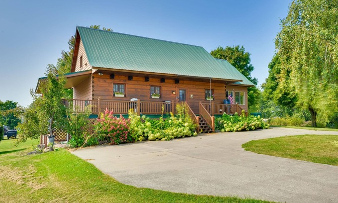 Fishers Landing Cabine | Warm & Cozy Clayton Cabin Near St Lawrence River!