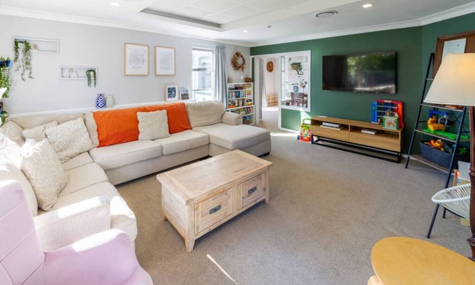Avonhead Maison | Warm Family Home near CHCH Airport with Parking