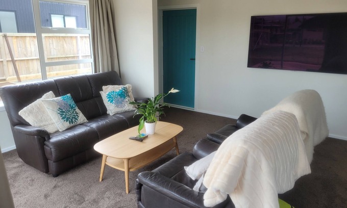 Martinborough Maison | Warm, new house, equipped with all you need for an enjoyable weekend away!