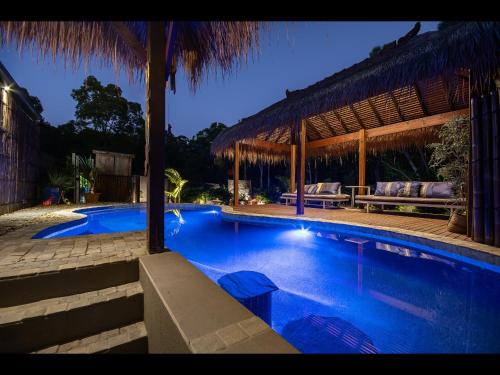 Coolum Beach Maison | Warm spa, pool & Fireplace - Coolum Bali Gardens