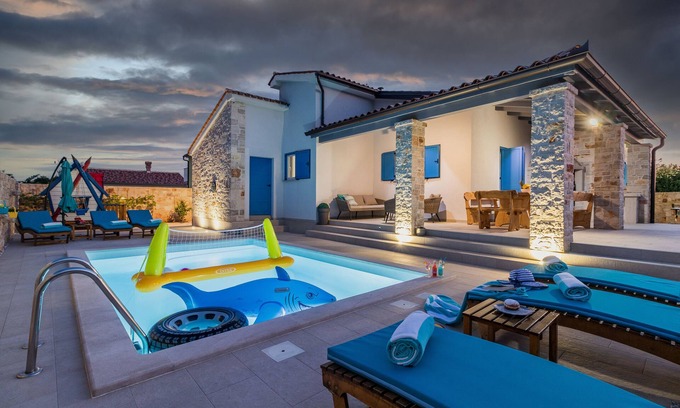 Jursici Villa | Villa chaleureuse, ensoleillée, privée et familiale