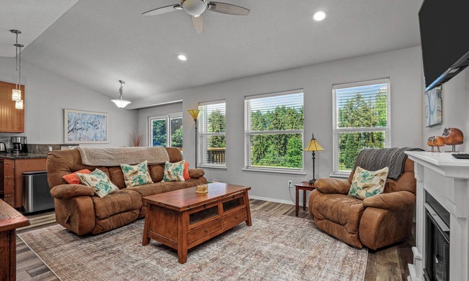 Salem Maison | Comforting, Quiet, Solar Pwr Home in Keizer Exurbs