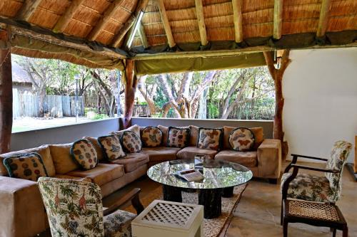Magaliesberg Chalet De Ski | Warthogs Bush Lodge