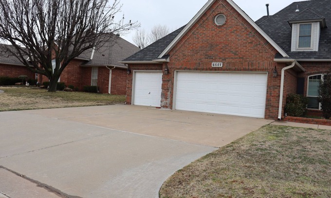 Oklahoma City Maison | Warwick Place