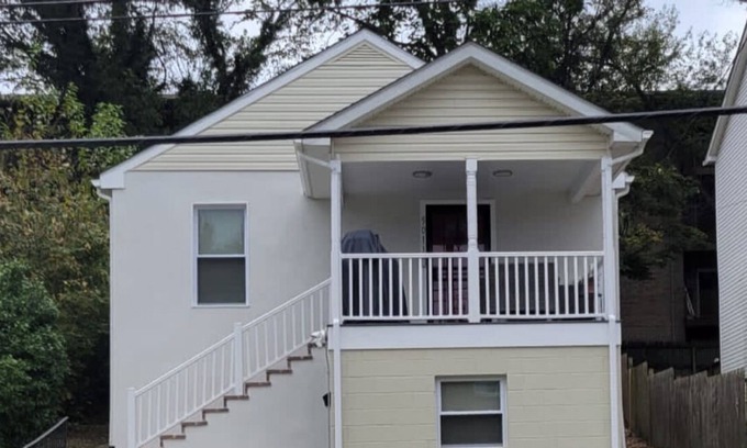 Southeast Maison | Washington D.C. Main Suite, near metro, with porch & free parking