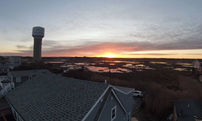 Salisbury Beach Appartement | Watch the Sunrise with coffee