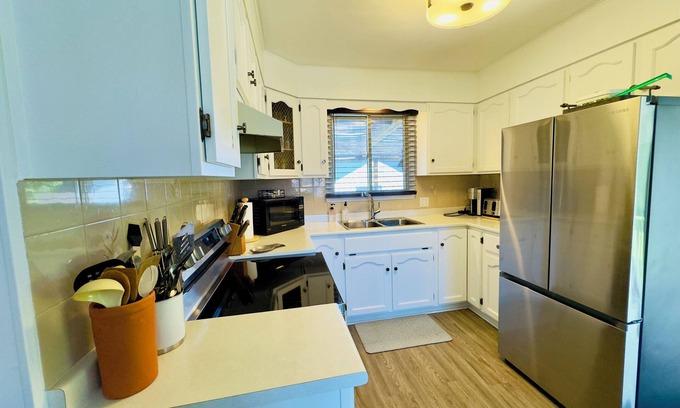 Turkey Point Maison | Water Front Cedar Canal Sleeps 7