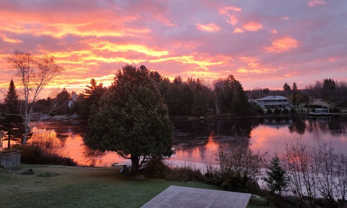 Magnetawan Maison | Water front location minutes to all amenities