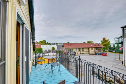 Sackets Harbor Appartement | Water-View Balcony Charming Lake Ontario Studio!
